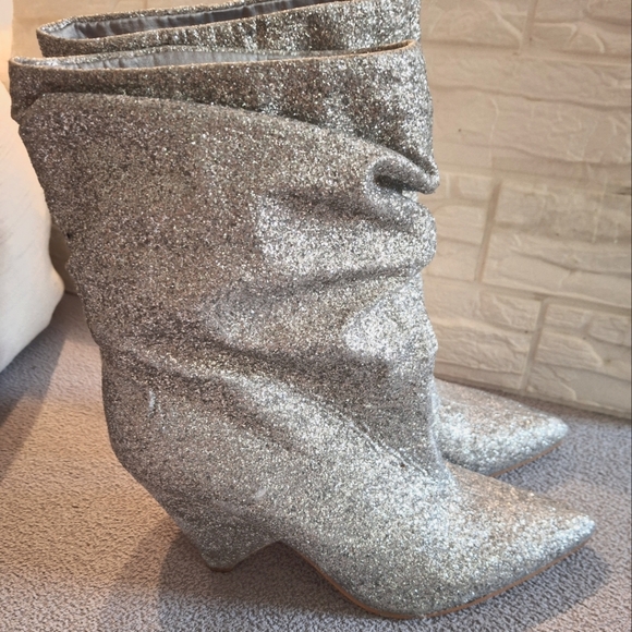 Guess Ankle Boots - Picture 2 of 5